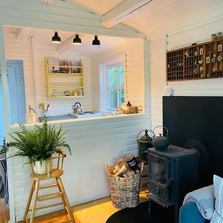 Tiny House Lindebo Near By The